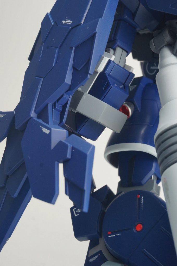 楯も追加しました。バンシィのです。腕に差し込んでます。