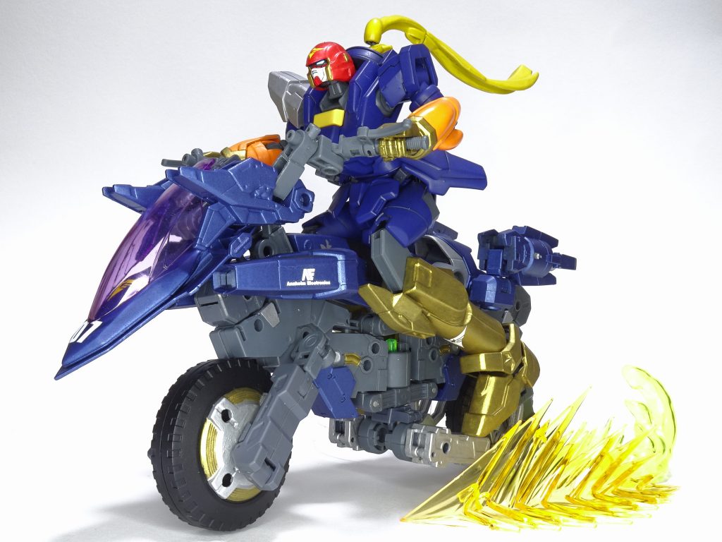 悪のジオン残党はどこにいるかわからない!キャプテンはブルーファルコンに乗って世界をパトロールしているんだ!