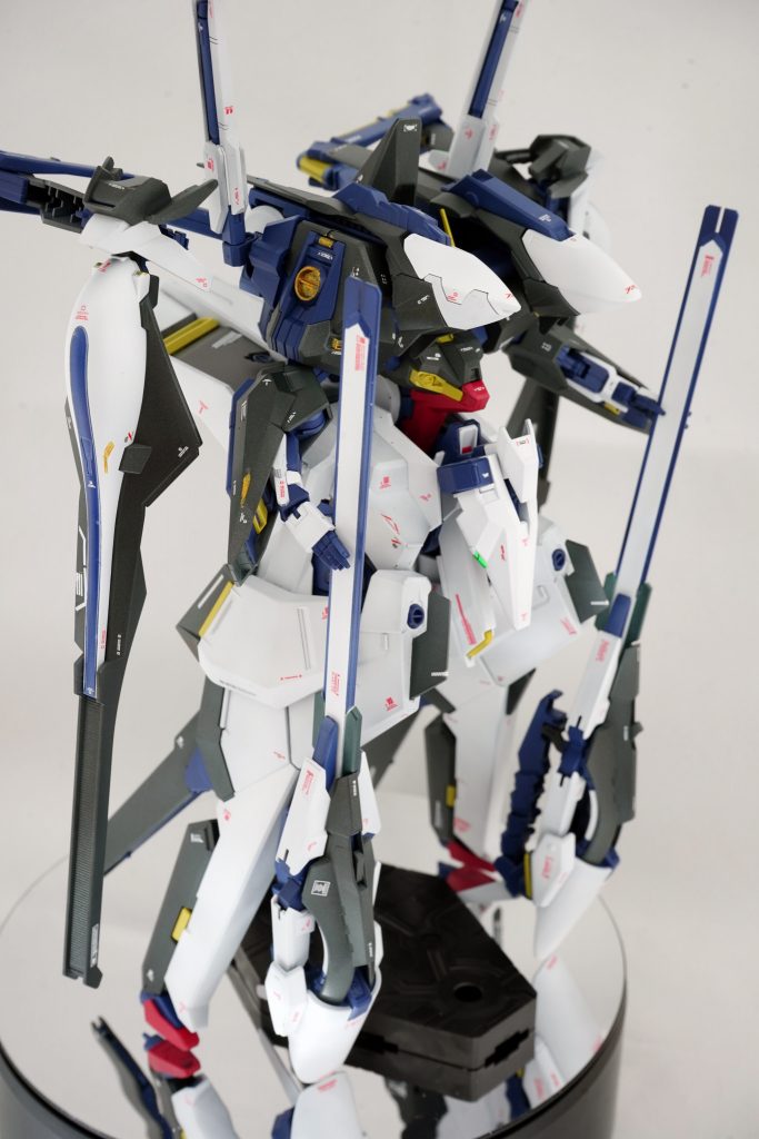 マスキングが得意ではないので、少しムラがあります部分塗り分けは30年ぶりに筆を使ってなので、こちらもムラがあります