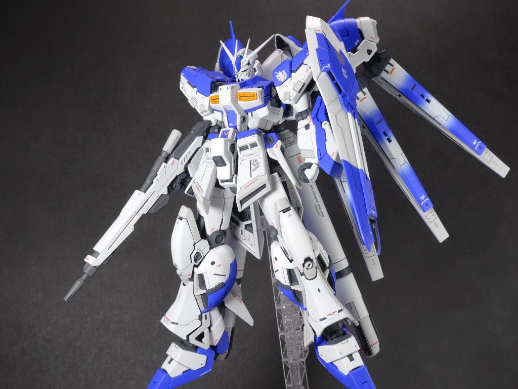 配色およびデカールの種類・配置をMGのVer.Kaに寄せました。特に、フィンファンネルのグラデーションにこだわりました。【配色】※G：ガイア、C：クレオス白：EXホワイト（G）薄グレー：灰色９号（C）青：EXAMブルー２（C）黄色：橙黄色（G）武器グレー：グレーバイオレット（C）関節グレー：EXシーグレー（C）