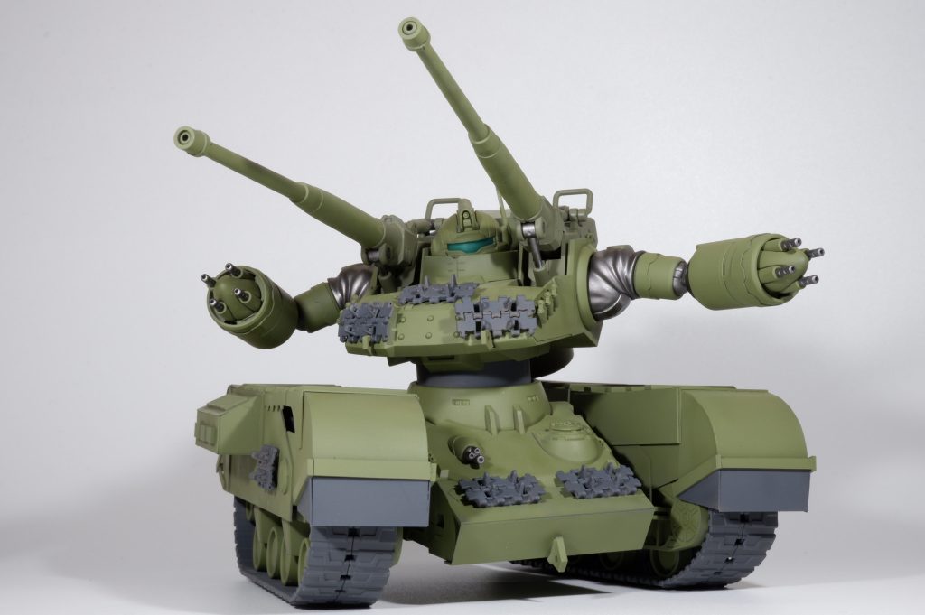 ポーズ①カラーリングはチャーチル歩兵戦車と同じカーキグリーンをメインに使用し、MSらしさも出す為に関節などはスターブライトアイアンを使用しています。