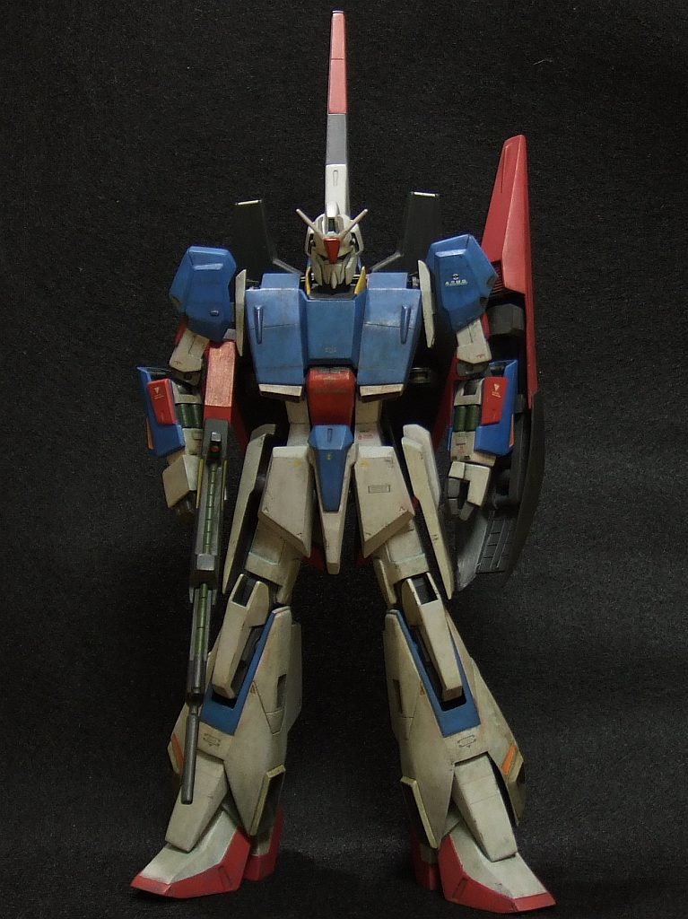 パッケージのイラストを参考にして、一部に水平方向のスジボリ