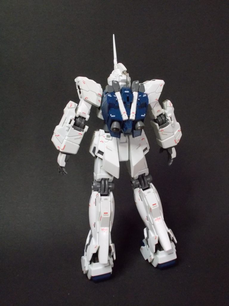 脚部のポアジモーターとおぼしきスリット部も、マスキングにて塗り分け。ここの塗装を精密に行なうのには苦労ばかりで泣かされました。