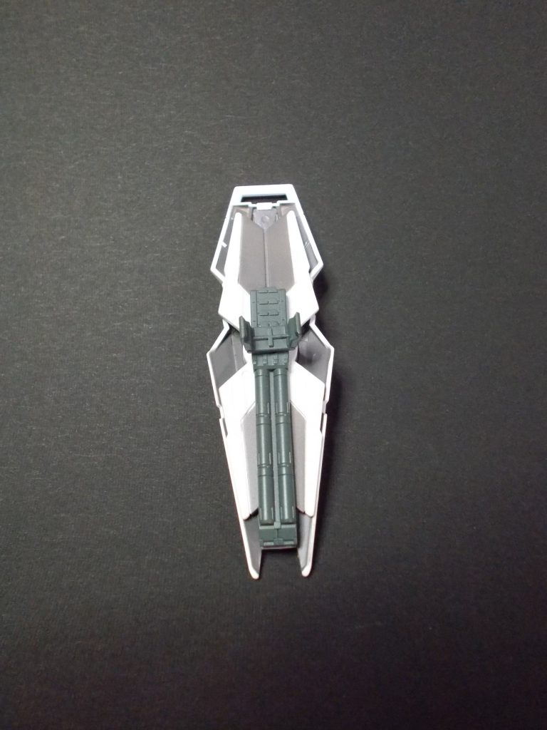 シールド裏も、マスキングをして塗り分けを行なっています。