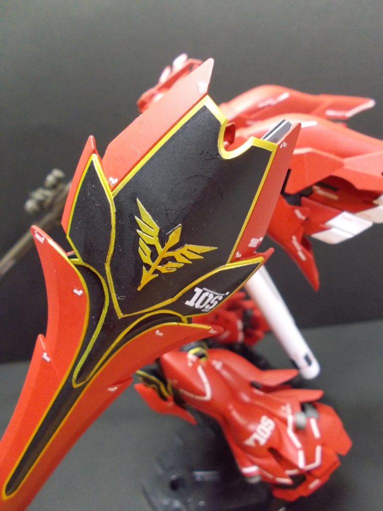 シールドのエングレービング等も、胸部同様の手順で仕上げました。