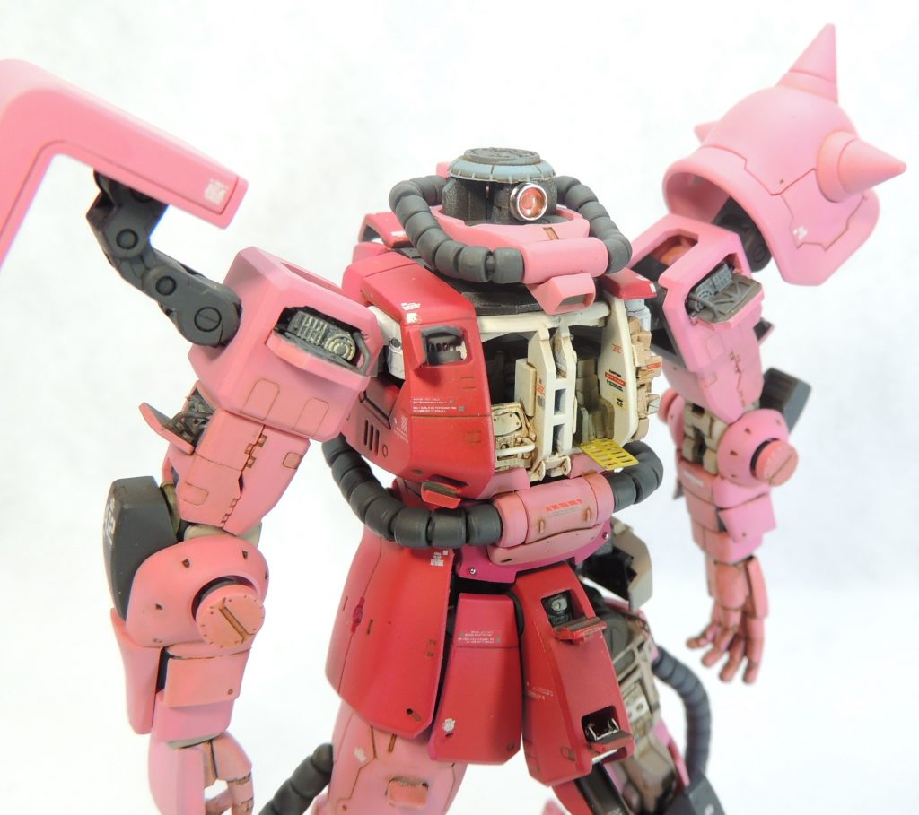 コックピットを中心に、スターウォーズのビークルからディティールを流用して精密感や密度感をアップさせました。