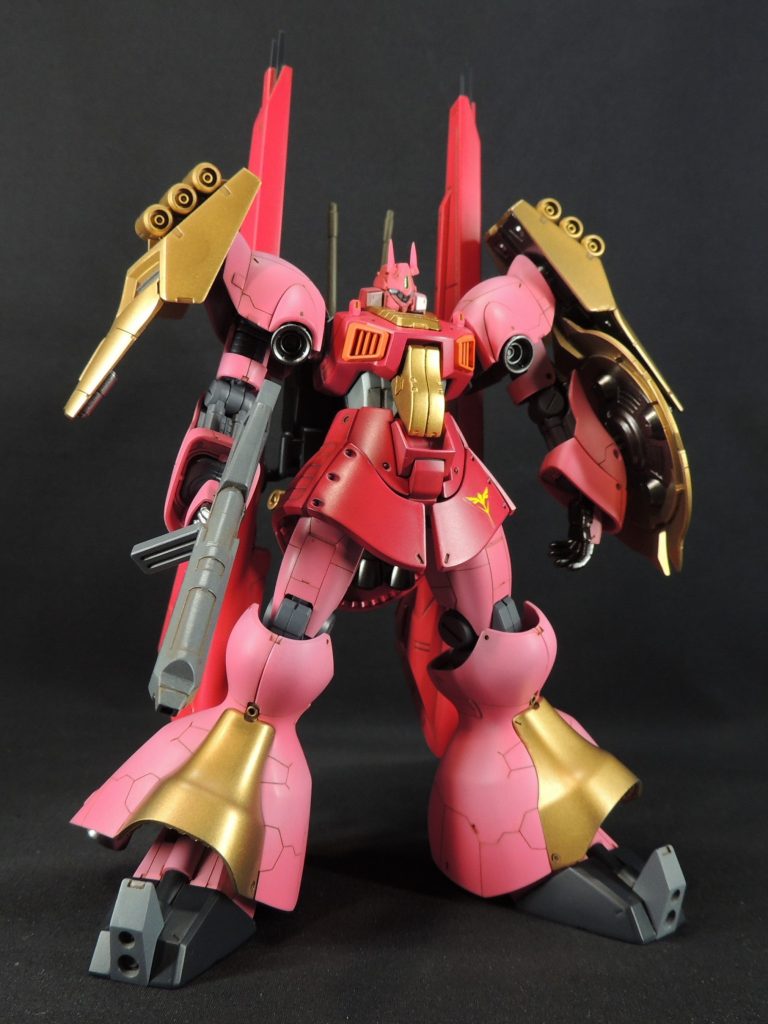 特徴的な頭部は、ディジェを芯にプラ板で製作しました。