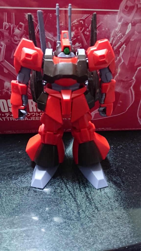 仮組した時の素の状態です。不安になる棒立ちです。