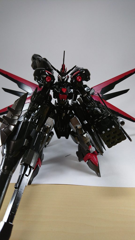 今回本体は頭以外何もしておらず武装とバックパックを重点的に作成しました。