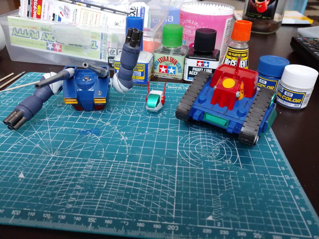 コアブロックシステムだけど、どうしても胴体を回したくて、接続部をさせるようにして回転可能にしました