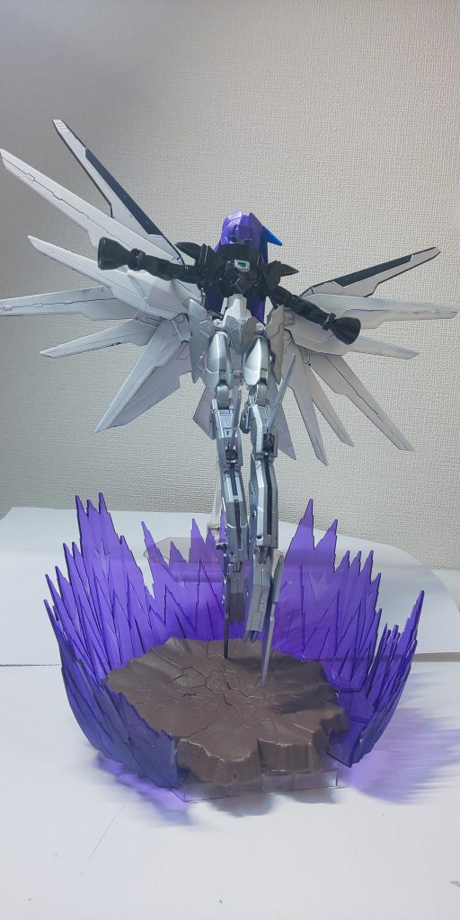 ・モード：S.L.R(スワン・レイク・リターンズ)戦闘による高揚が一定以上になると発動されるモード。腰部のアーマー「アルブレヒト」が展開され白鳥の如き白い翼となり、メルトクライムも展開され巨大な剣のような姿となる。この状態になるとアルブレヒトによる機動力の上昇、展開されたことで触れる箇所の殆どが剣と化したメルトクライムによる攻撃力上昇等、攻撃特化の形態となる。ただし、本人も抑えきれないと言っている通り攻撃に思考とアーマーが片寄っている為、防御面は著しく低下している。