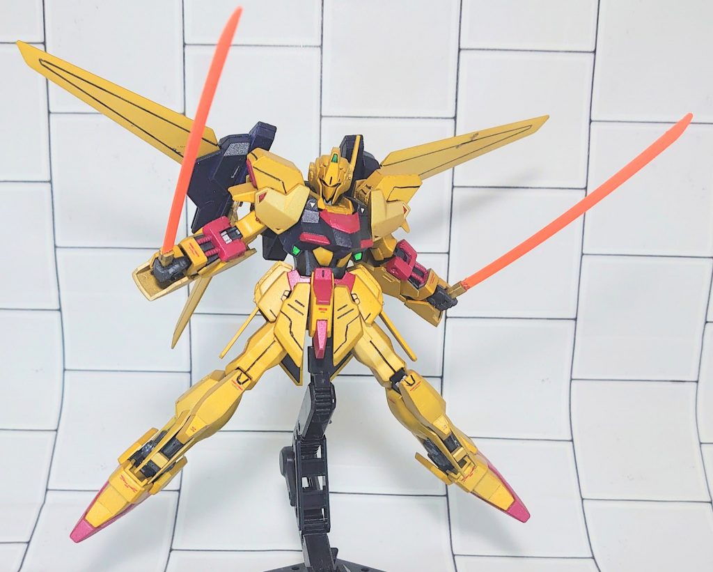 強化ビームサーベル百万式のサーベルをそのまま使用、ビームはマスラオのようにオレンジ色に。