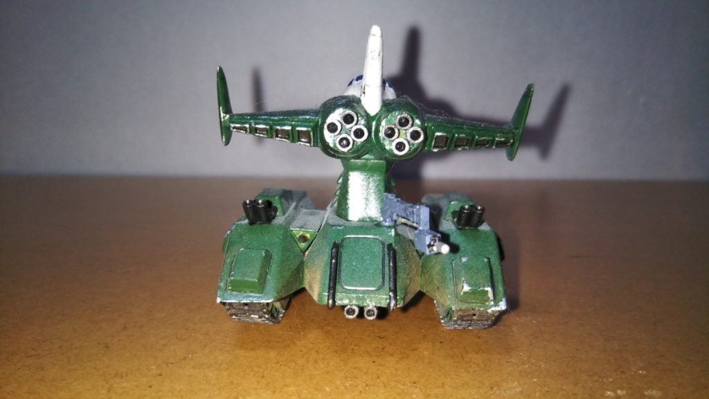 　真後ろです。　よく見ると車体下部にもマフラーがあり、非常に精密なつくりになっています。　MSVのキットもそうですが、この時代のキットは後ろ姿に並々ならぬこだわりを感じます。