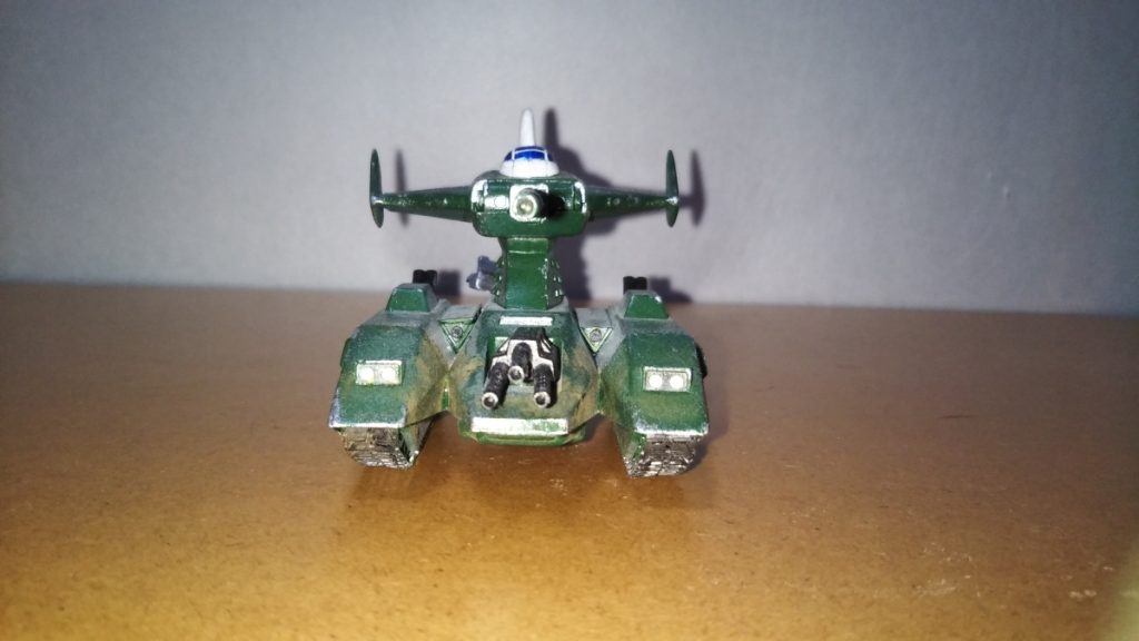 　真正面です。　戦車はこのアングルだと、やはり迫力があります。