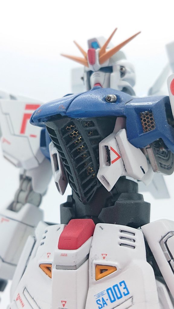 胸部は形状変更メタルメッシュ使用