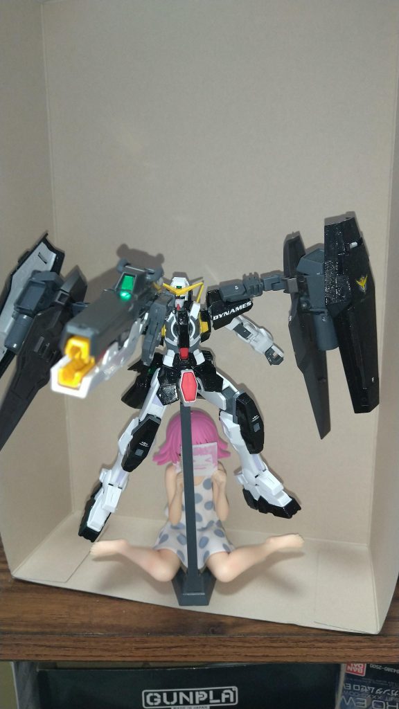 GNバズーカを構えて塗装が大分荒くなってしまいました