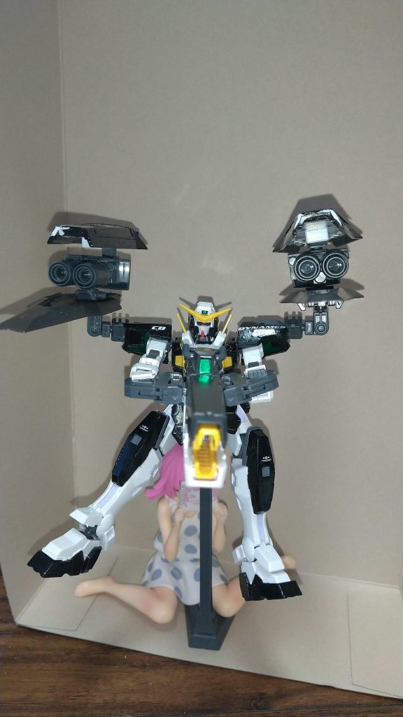 全砲門発射形態の正面からデカールを貼ってみました。