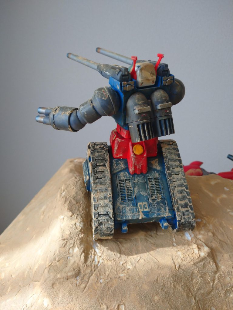 足回りを特に汚し、あとは上から下へ流れていくイメージで汚しています