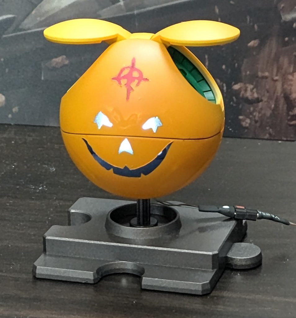 ペインティングモデルのクリアを使い、LED仕込んだのでカボチャ🎃ランタンの如く光りますただ、砲弾1発なので、向きによってはいまいち光らない…