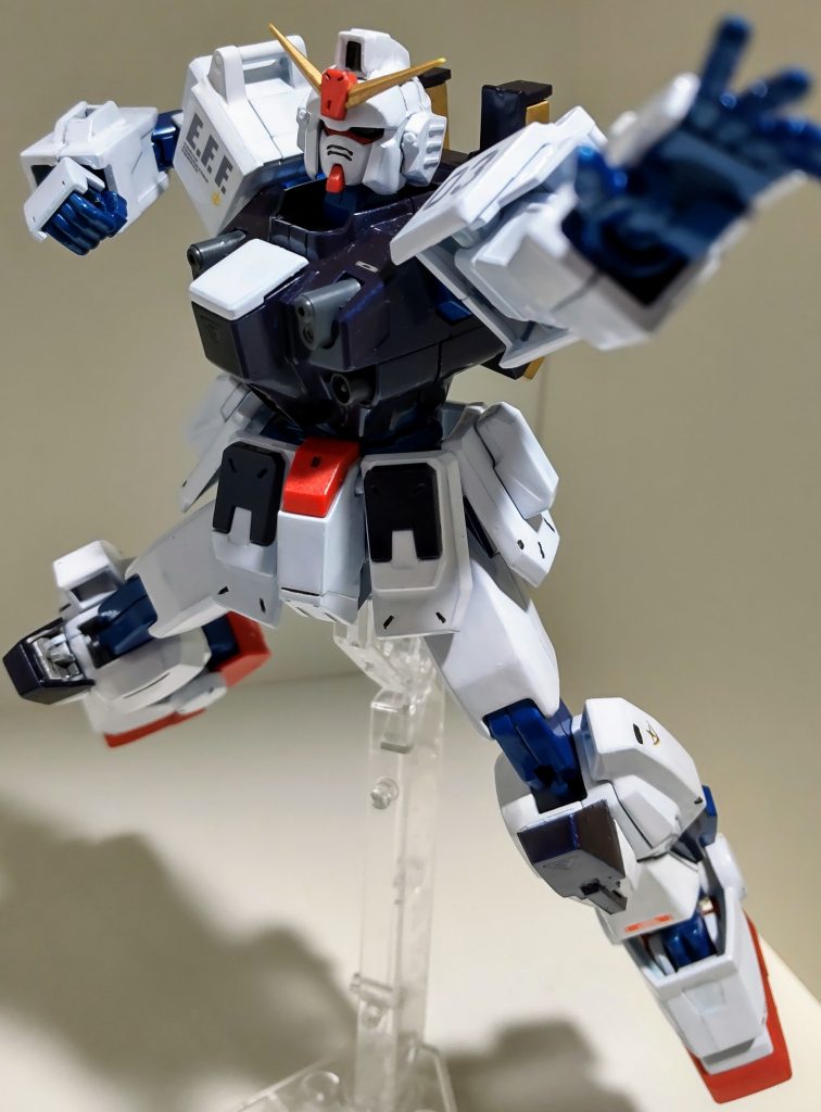 フレームはビルストのRGシステムを参考にメタブルーで仕上げ、スカート部分はモールドを追加。背面はウィングバインダーや腰部スラスター等でゴテゴテしく。余ってたデカールも使ってポイントを加えたり…ホワイトは下地にエアスペリオリティブルーを塗りました。メイン写真だと分かりやすいですが、胸部やスカート部の色はメタブルー+レッドで深淵深い色合いです(お気に入り)エアブラシがあれば…もっと上手にできるんだけど…筆塗りで精一杯頑張りました!!