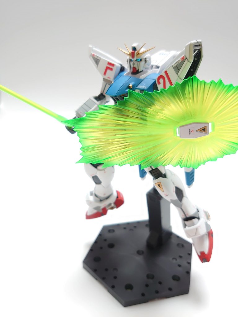 ビームシールドの縁はクリアーグリーン(ガイアカラー)、中心はヤスリでぼかしてます。