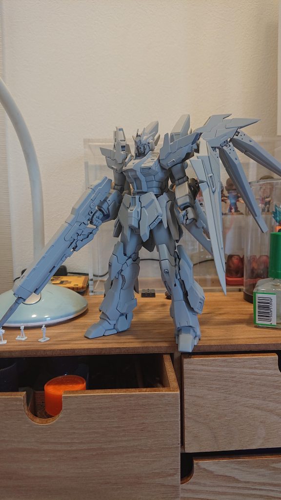 腰接続部とシールドの位置調整。表面処理後、確認のためサフ。