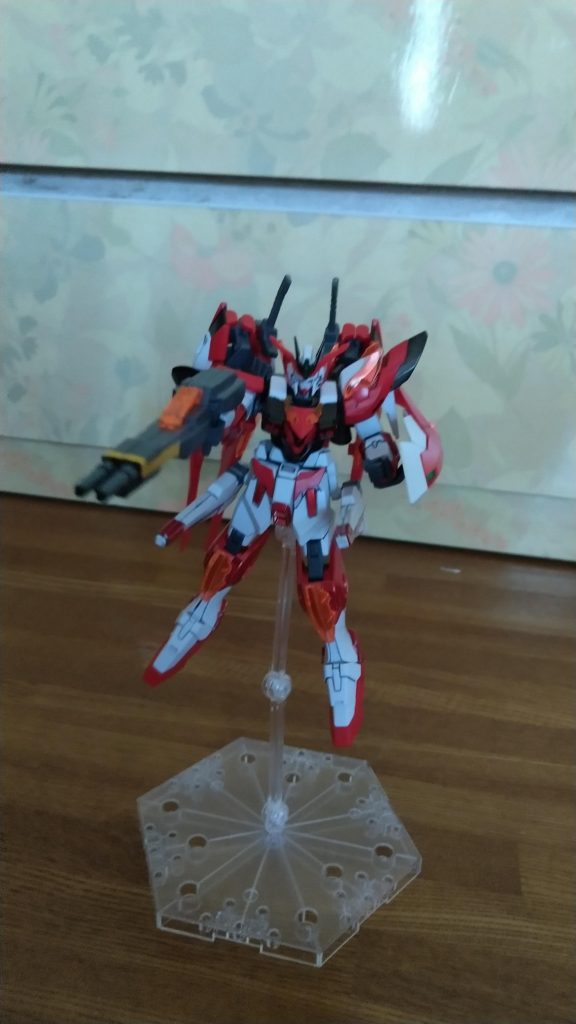 取り敢えず塗装ハゲに悩ませながらポーズを取らせてみました。ツインバスターライフルとヴェスバーの一斉射撃！エネルギー消費が激しそうですw