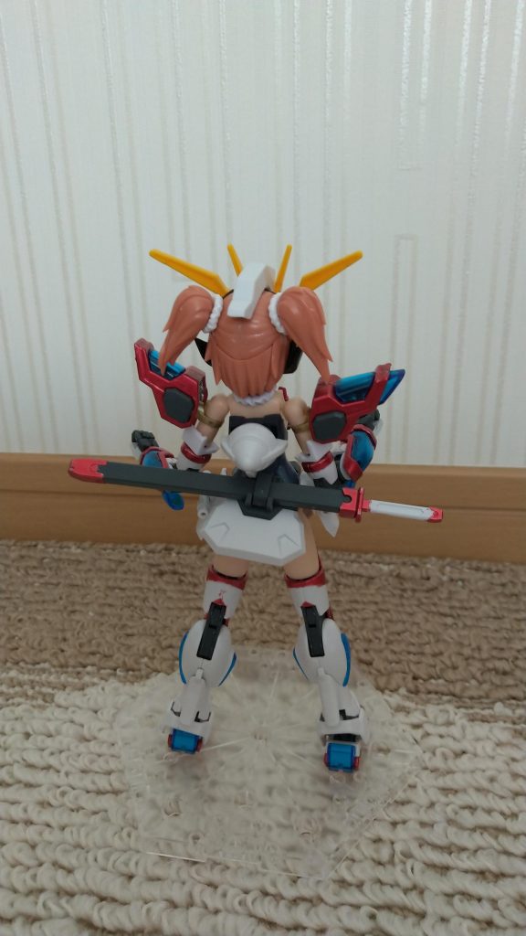 後ろはこんな感じ。ゼロシステムの他にGNドライブも搭載しているというトンデモ設定ww確か、手と足に付けれる炎のエフェクトがあったような気がするけど無くしてしまいました……(ﾉД`)ｼｸｼｸ以下適当にポージングさせて見ました。