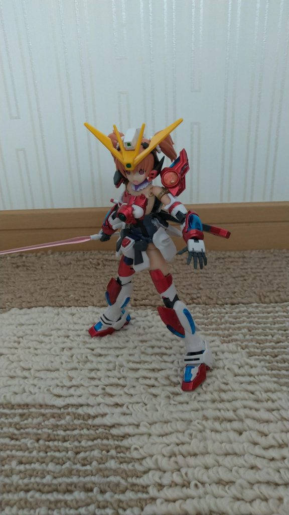 武装はビームサーベルと刀。あとカミキバーニングガンダムは肩からビーム砲を撃ててたので本機も使えると思われます。ただ、撃ち出すのはきっとGNビーム砲