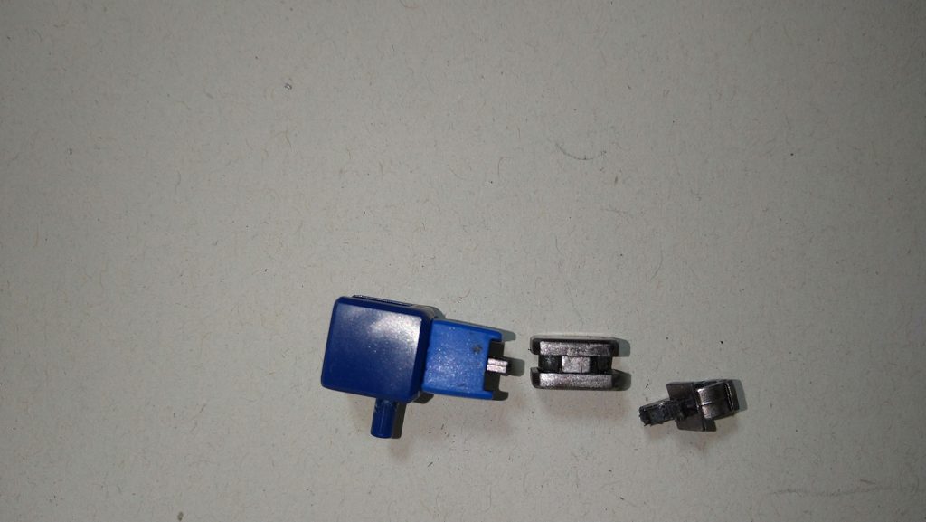 ABS関節のガンダムマーカーの溶剤で破損