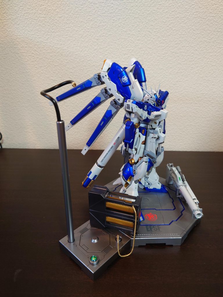 追加製作工程、ランチャー台座。不要な穴は埋め、不要な外周のジョイント部は切断して整面しました