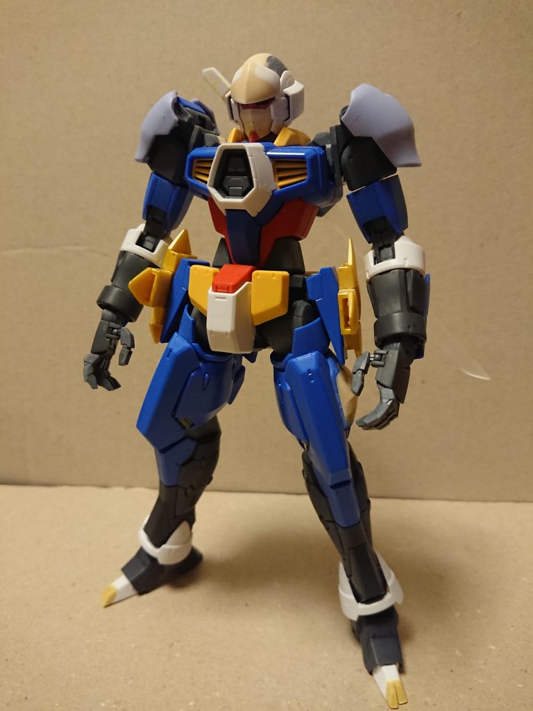 サフ前の状態パッと見で分からないところもちょくちょく改造してますが、プロポーション自体は優秀なのでそのままです。肩アーマーにMGギャンのパーツを使ったのはファインプレーだと思ってます。