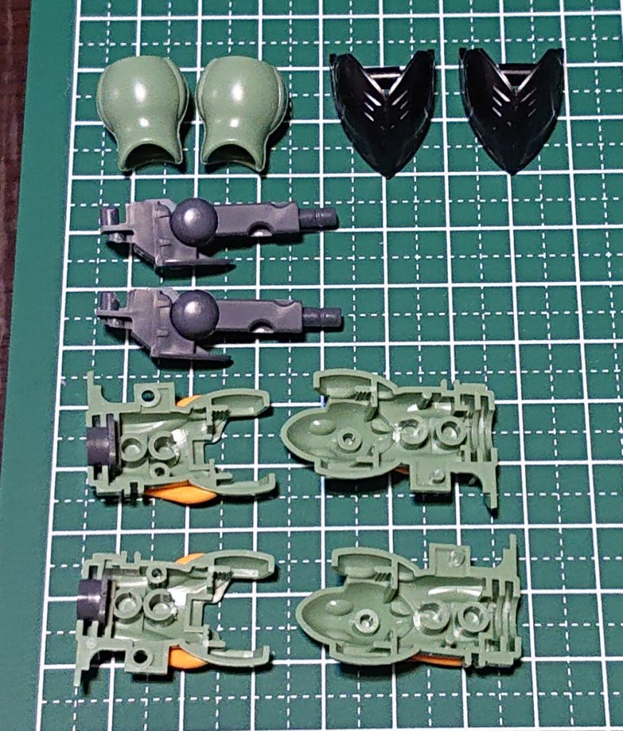 塗装はしませんが、つや消しをキレイに吹くのに分解出来るよう、腕は後ハメ加工しました。