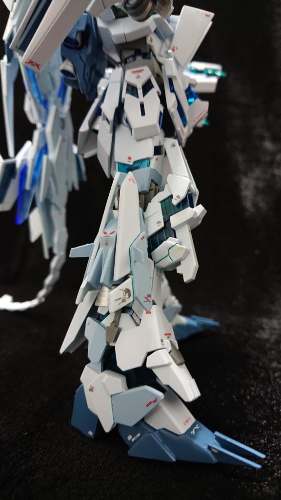 アームドアーマーは腕の武器だと思って、直訳したら、武装した鎧でした😖なので、脚部に男のロマンを工作、全体的にも、元の方向性を崩さないようにディテールアップしました😊どこかの整備士に「あんなの飾りです。 偉い人にはそれが分からんのですよ」と言われそう😖
