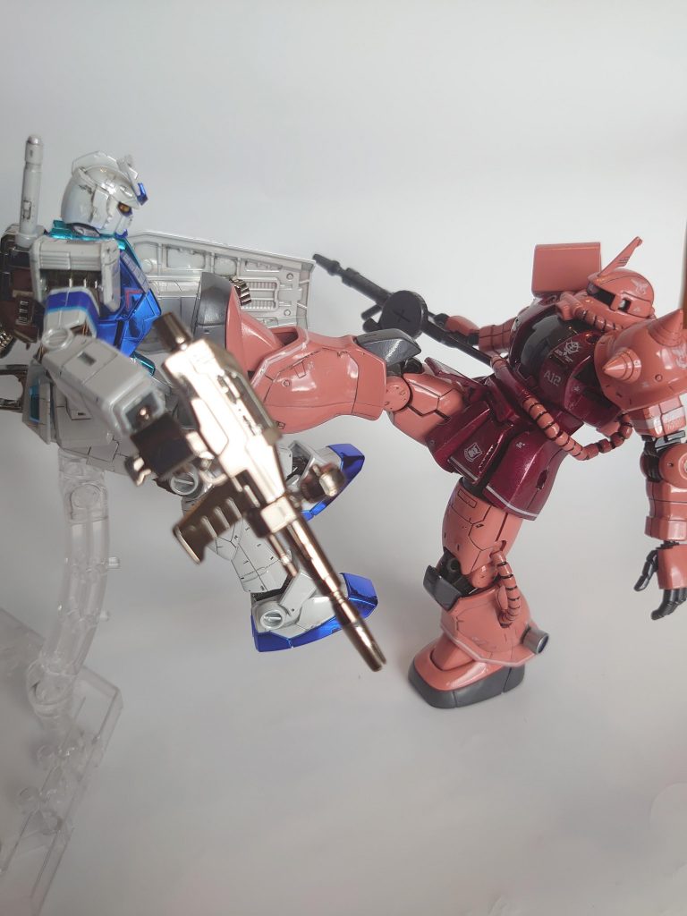 10年ほど前に作ったANAガンダムとアニメシーンの再現を…うろ覚えでケンカキックになってしまった(笑)