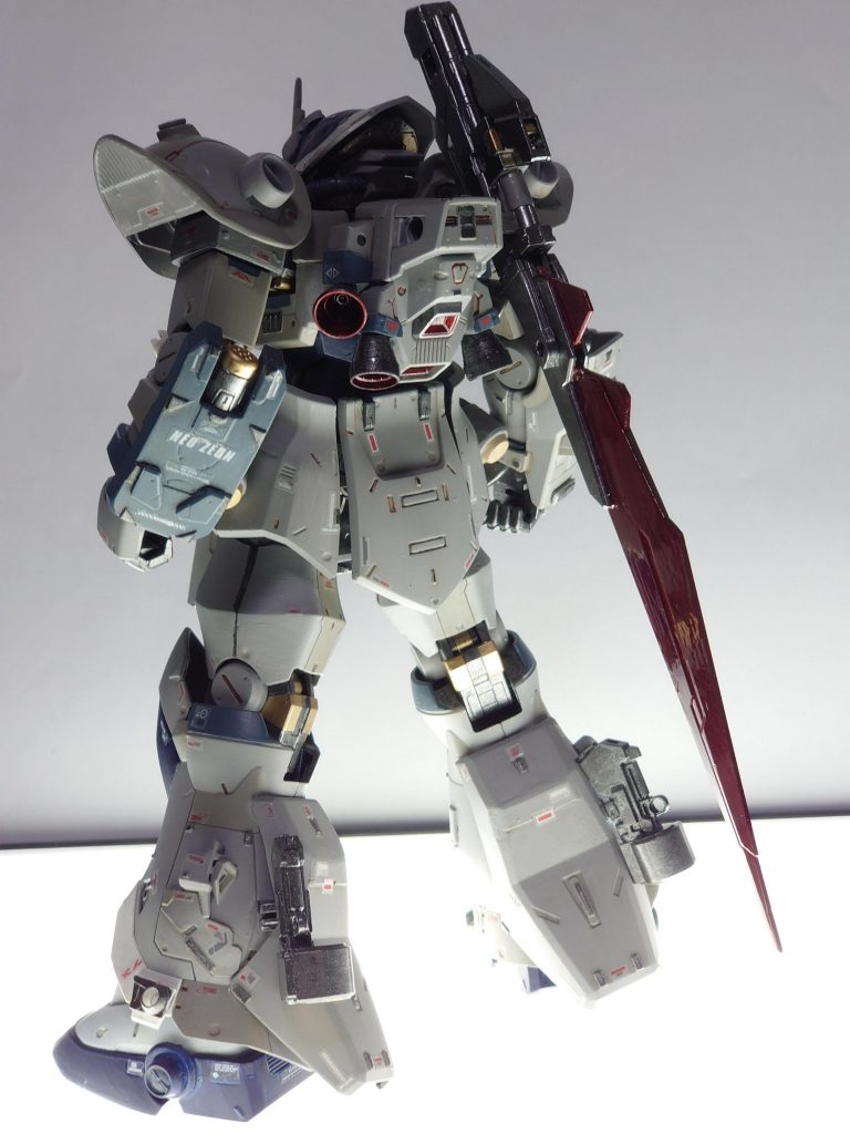 機体の妄想としてはジオン軍が宇宙に上がる際イフリートの試験機を1機持ち出してその後第一次ネオ・ジオン抗争の際にイフリートをベースに近代化改修が施された機体が確認されている的な設定ですかね〜( ˘ω˘)