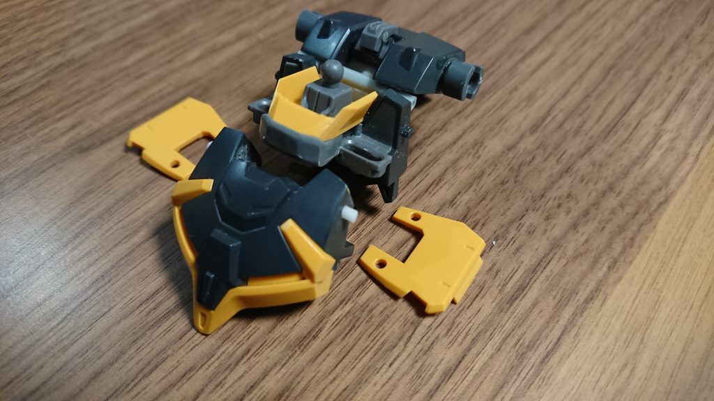 胸部パーツ塗装前。