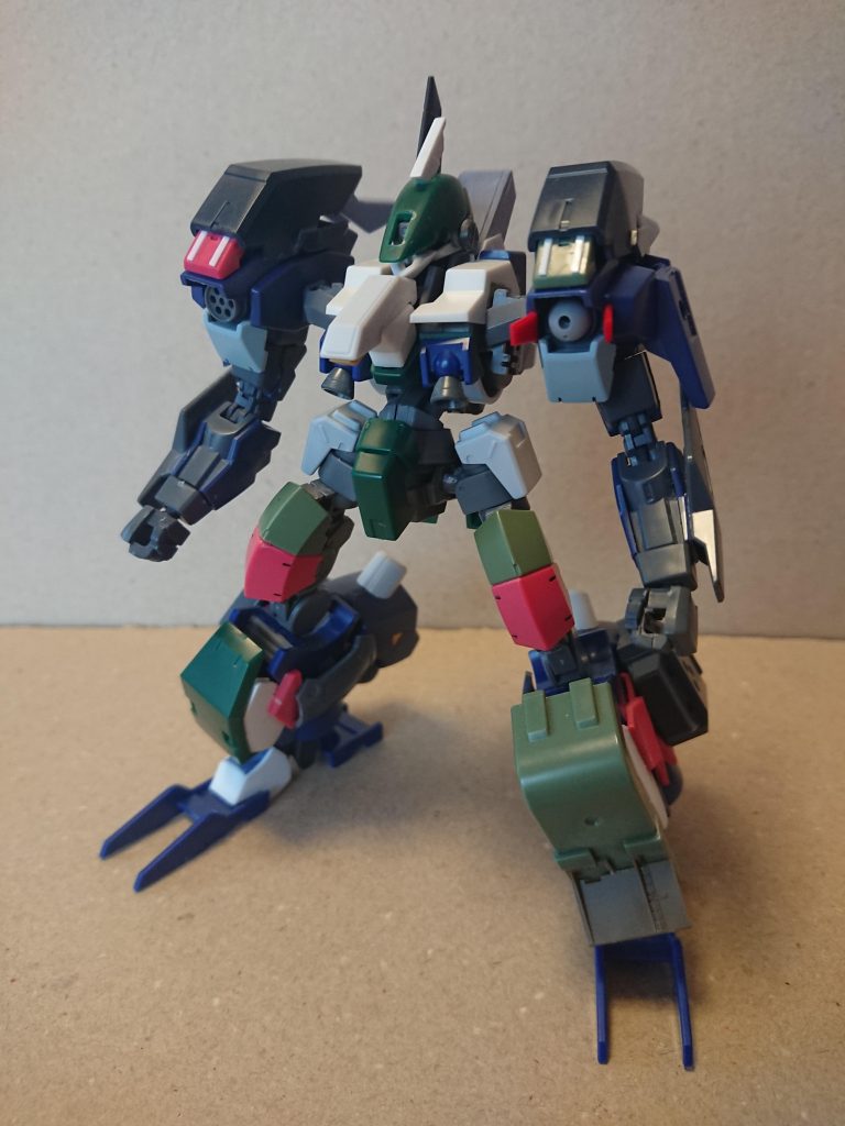 サブ前の写真を見れば如何に様々なパーツを使ったかお分かりでしょう…でもほとんどガンプラ、本当ですよ?