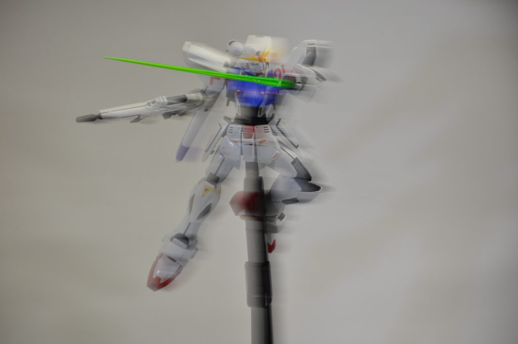 初出撃時、対デナン・ゲー戦をイメージして取った一枚。無加工です!!!いい感じの疾走感が出せました。