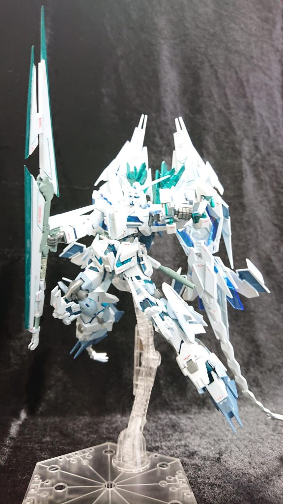 さりげなく、ビームマグナムをリアスカートに。