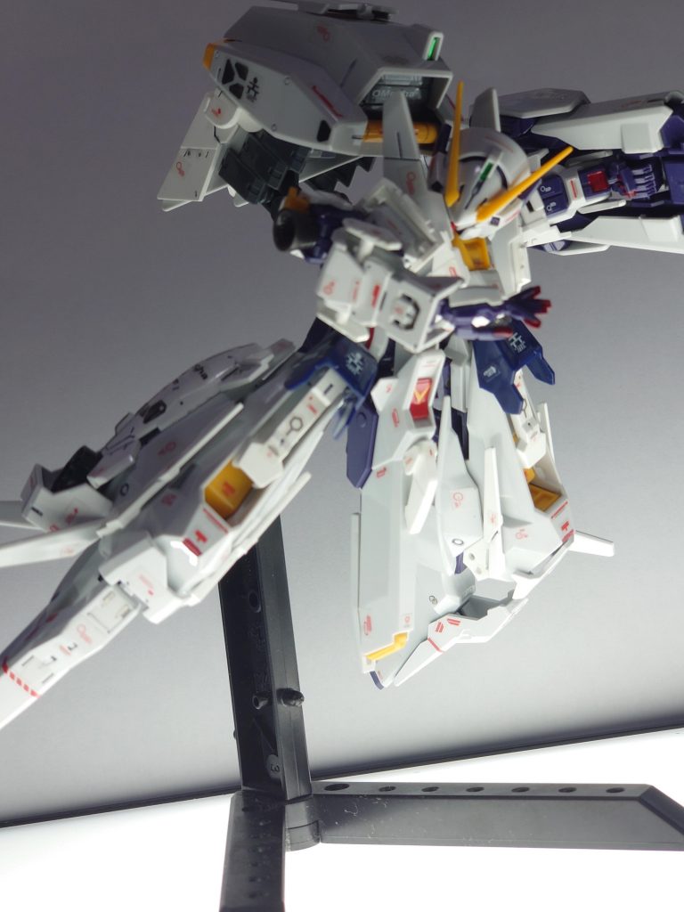 バックパックにはMGのヘイズル2号機で余ったパーツをつかって制作してますね〜色合いも何もしなくてもマッチしてますねぇ( ᐛ )