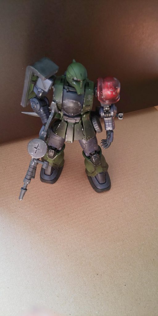 肩はキャンディレッドにして、ヤスリで塗装を落とし、汚しを入れました