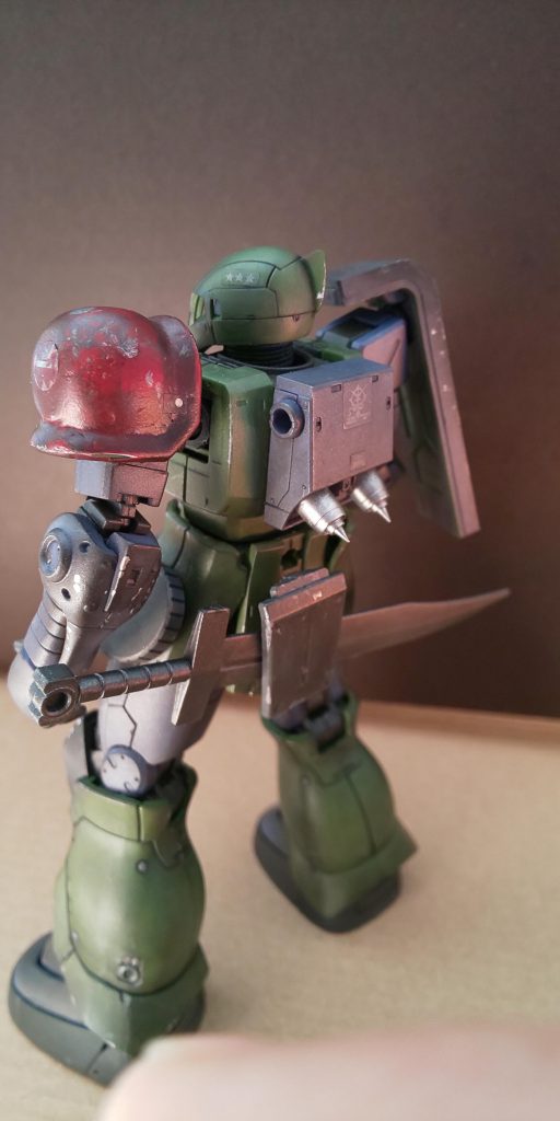 後ろ姿。ヒートサーベルのラックは手作りしました。