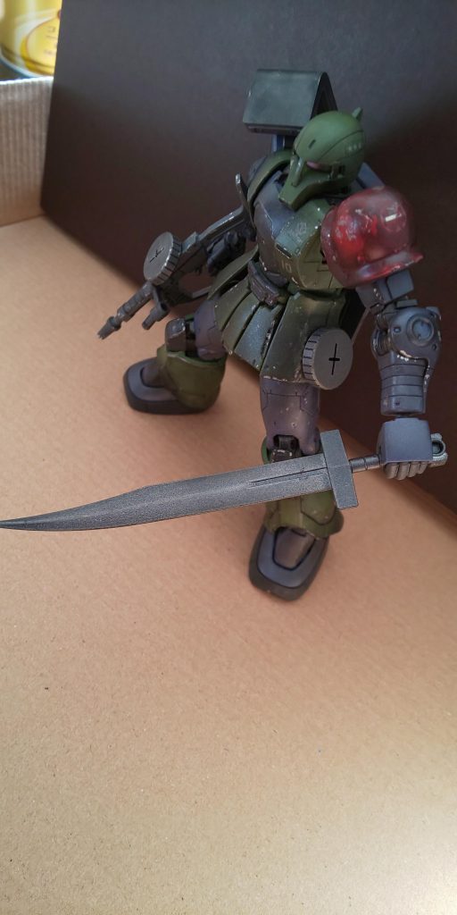 装備はザクマシンガンとヒートサーベルのみです。この見た目、たまらん！ 打倒！ガンダム！