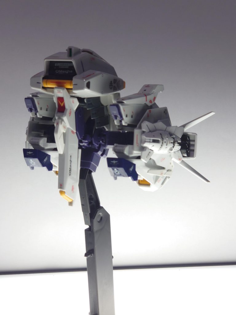 下半身は分離することで無人偵察機としての運用が可能となっています