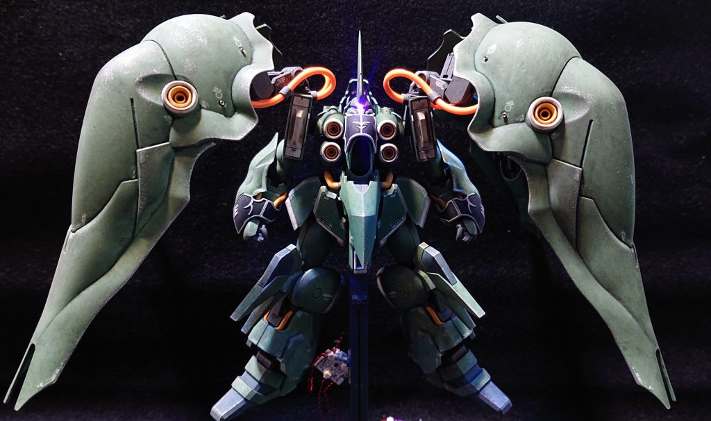 普段MGばかり作っていて、久々のHGということで合わせ目処理や肉抜き埋め等工作箇所が多く、苦労しました。