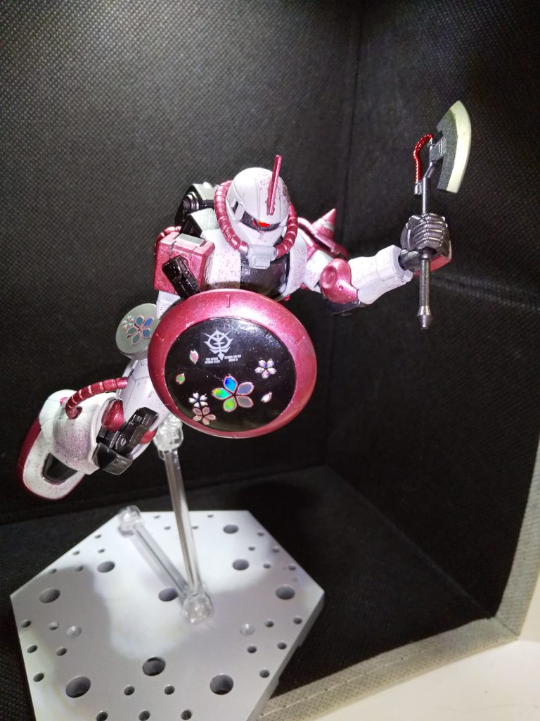 トップコートの厚塗りが足りなかったようで、鏡面仕上げは失敗しました。あとは納得のいく仕上がりになったと思います。