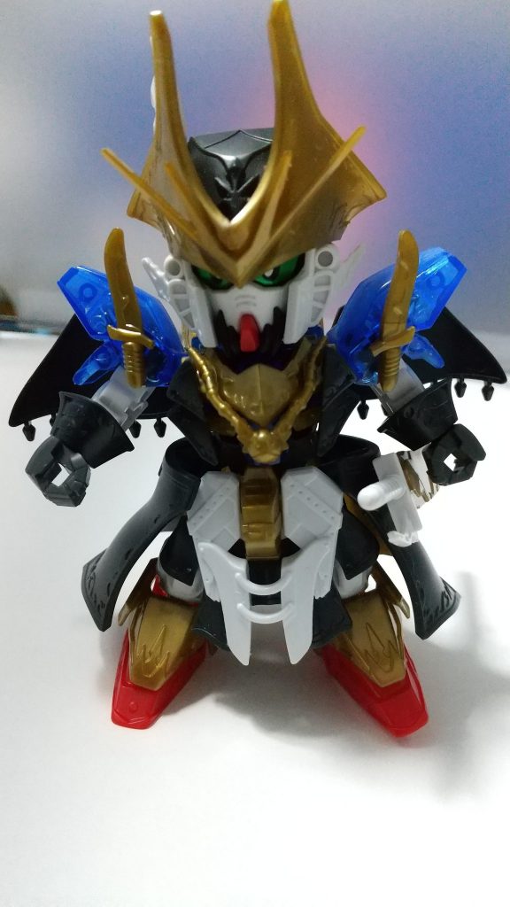 無塗装状態。目だけシールです。軽い気持ちで手を出すもんじゃないですね💦