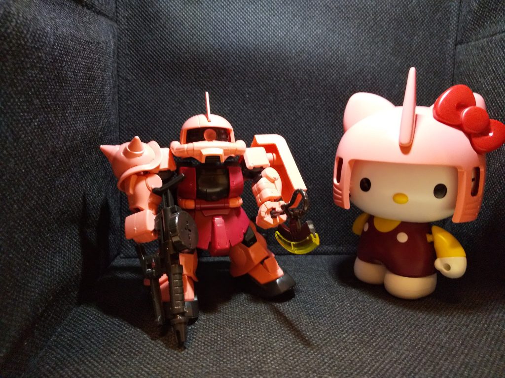 下の子がキティちゃんが大好きなので、これを一緒に作りました。まだ2歳なので、さすがに早すぎましたね。ザクもキティちゃんもバラバラ殺人事件状態になりました…(笑)注意事項で対象年齢がどちらも8歳以上になります。小さい部品もありますので、お子様の口に入る可能性があります。必ず一緒に作って下さい。作るときは目をはなさい。完成したら手の届かない場所に置くなど注意して下さい。長文大変失礼しました。ここまでお付き合い下さり、ありがとうございます。皆様にも楽しく幸せなガンプラライフがありますように。