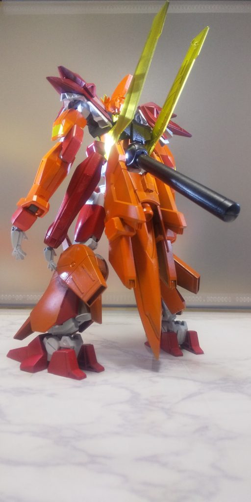 うしろすーがた。使用キットはユニコーンガンダムガンダムAGE-3フリーダムガンダムシャルドール0ガンダムアルケーガンダムGNアーチャードーベンウルフギラーガLBX ファントムガーベラテトラの筈です。